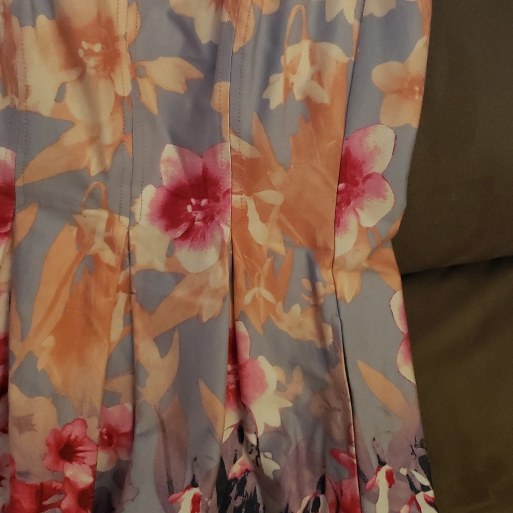Dress - Picture 4 of 6